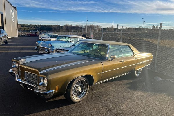 Oldsmobile Ninety-Eight